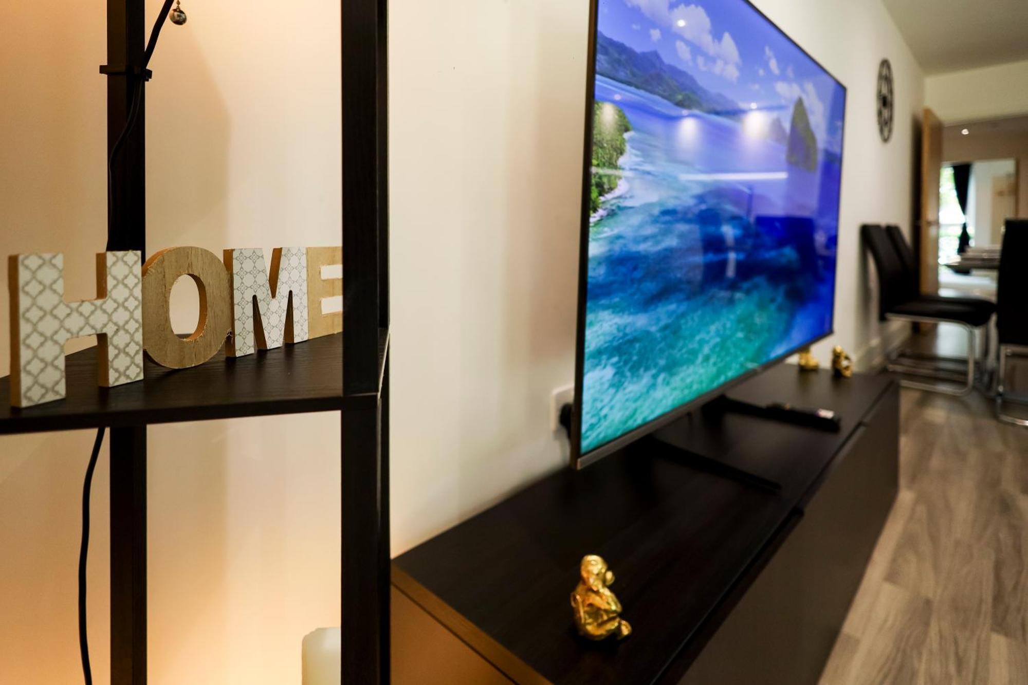 Appartamento Stylish 2br By Dluxoria Short Lets & Serviced Greater With Pet Friendly, Free Wifi & Free Parking Londra