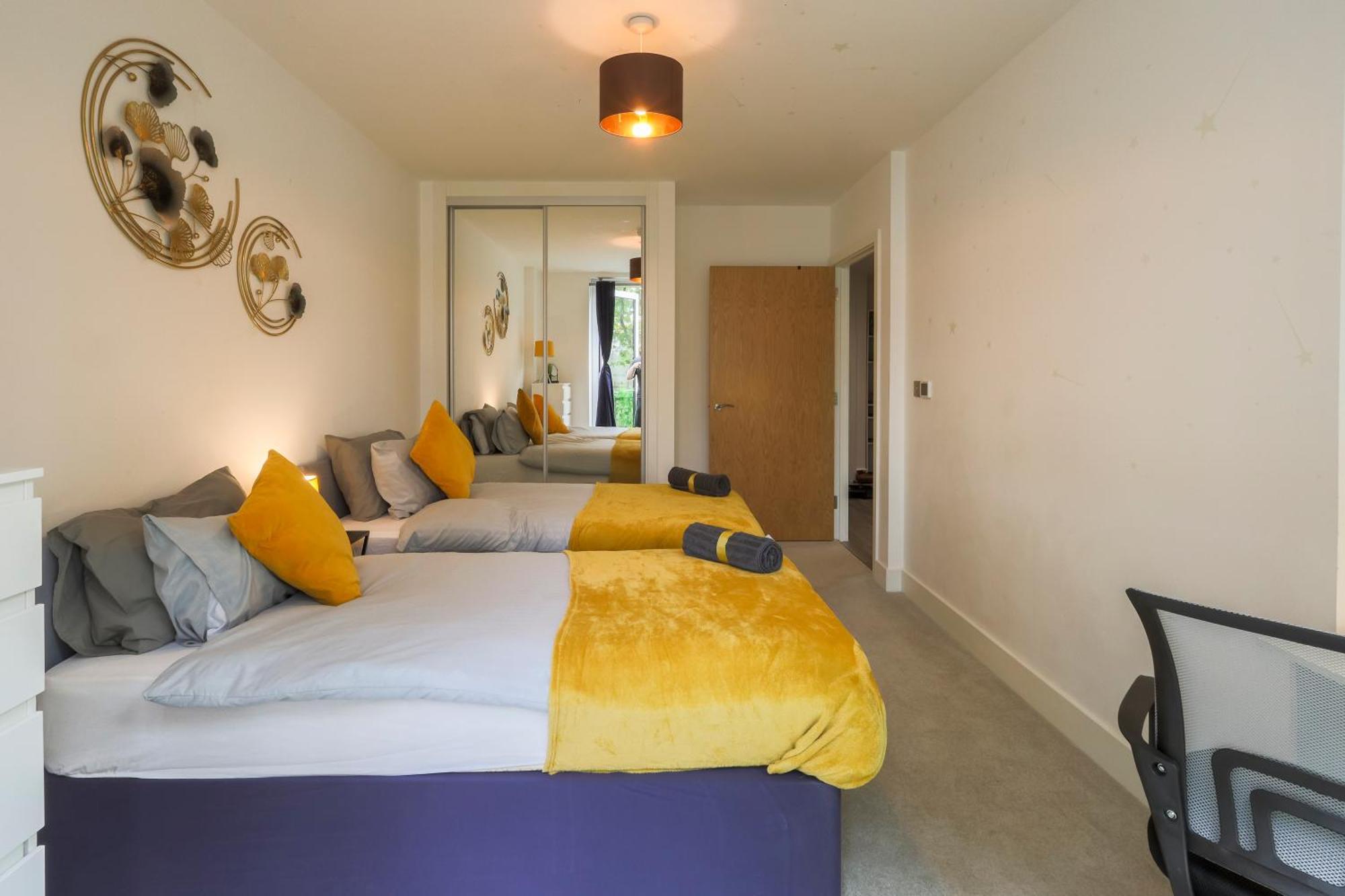 Stylish 2br By Dluxoria Short Lets & Serviced Greater With Pet Friendly, Free Wifi & Free Parking Appartamento Londra