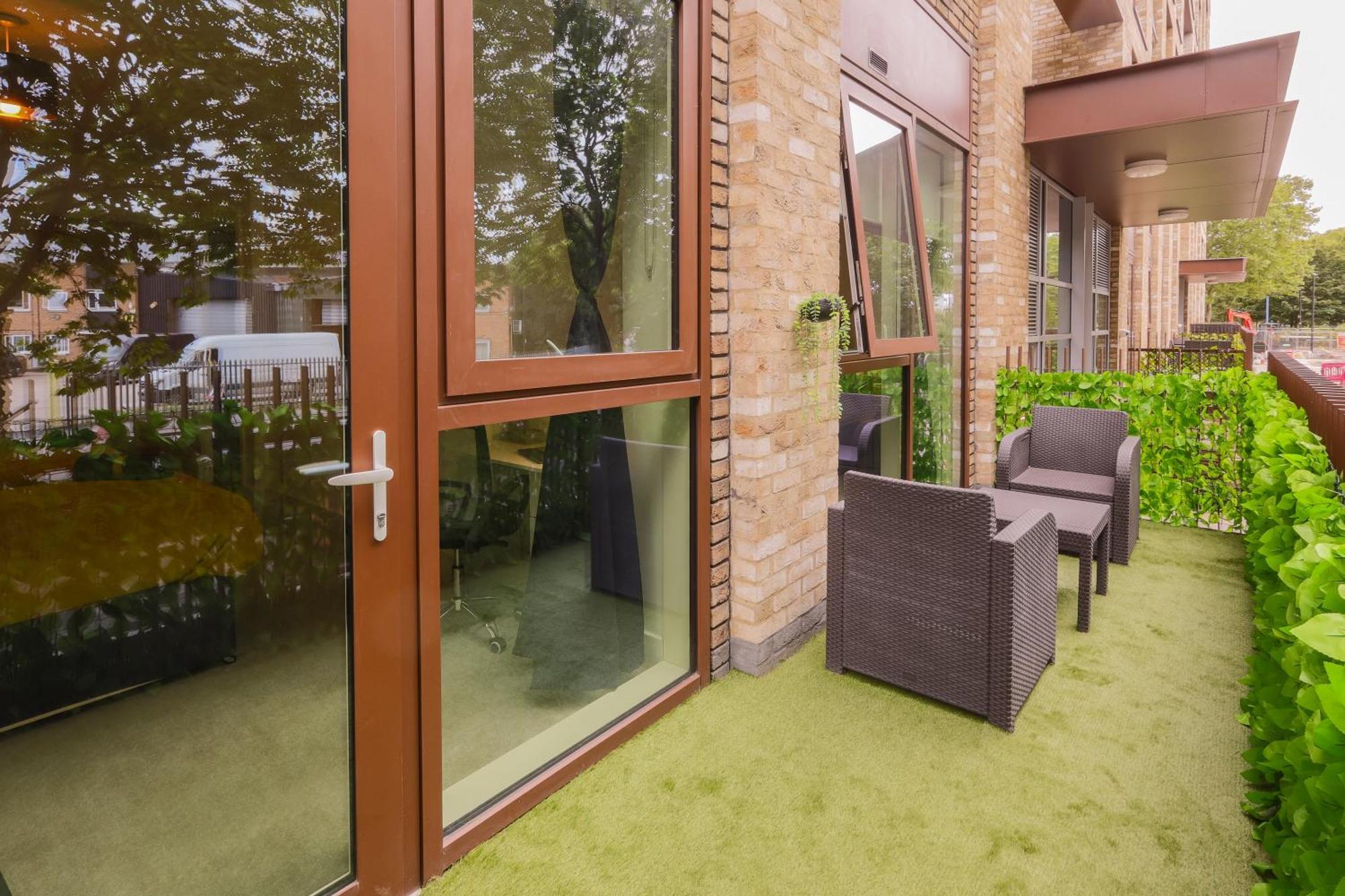 Stylish 2br By Dluxoria Short Lets & Serviced Greater With Pet Friendly, Free Wifi & Free Parking Appartamento Londra