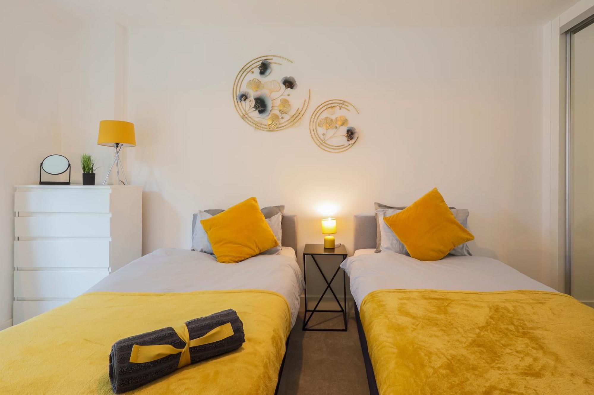 Stylish 2br By Dluxoria Short Lets & Serviced Greater With Pet Friendly, Free Wifi & Free Parking * Londra