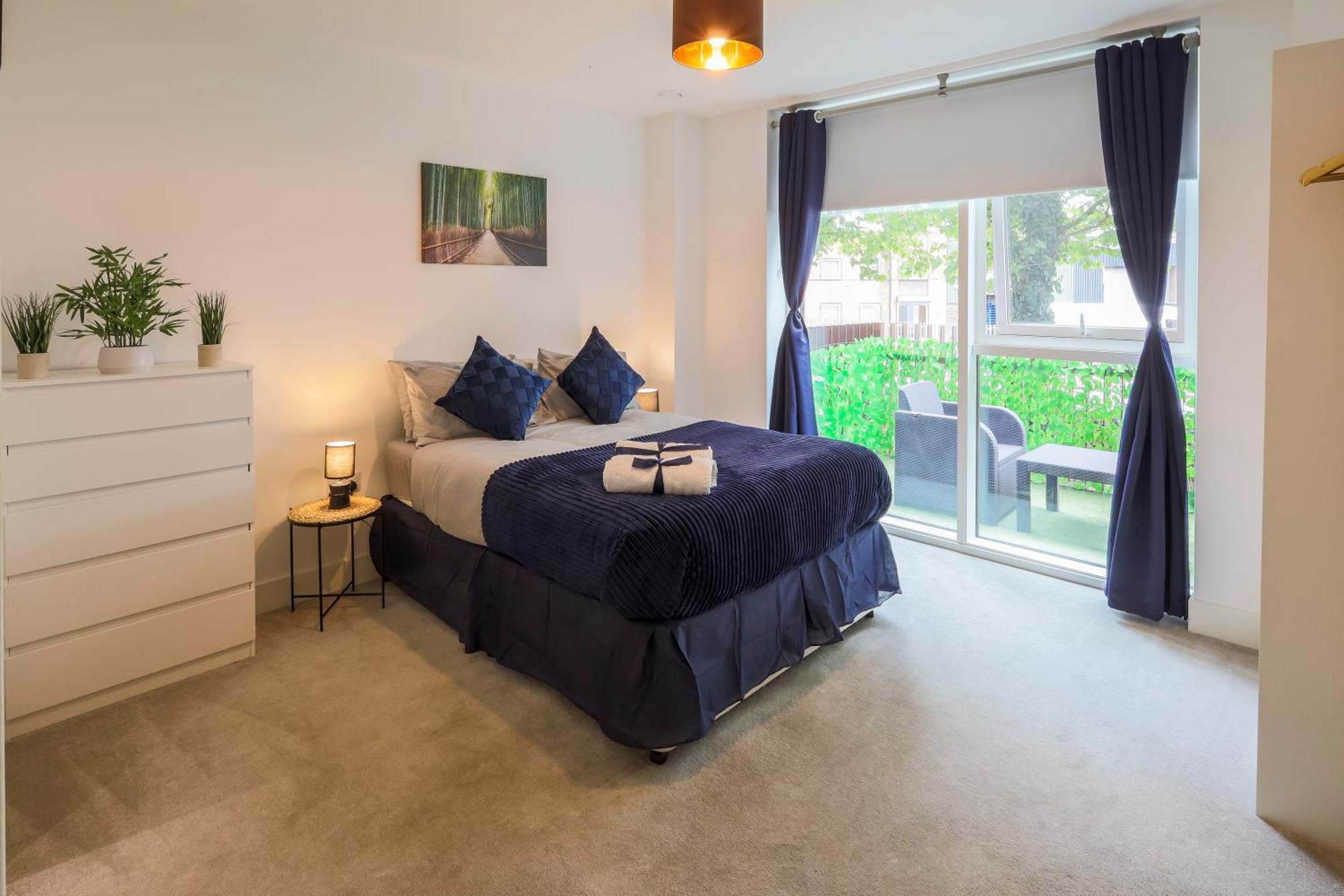 Stylish 2br By Dluxoria Short Lets & Serviced Greater With Pet Friendly, Free Wifi & Free Parking * Londra