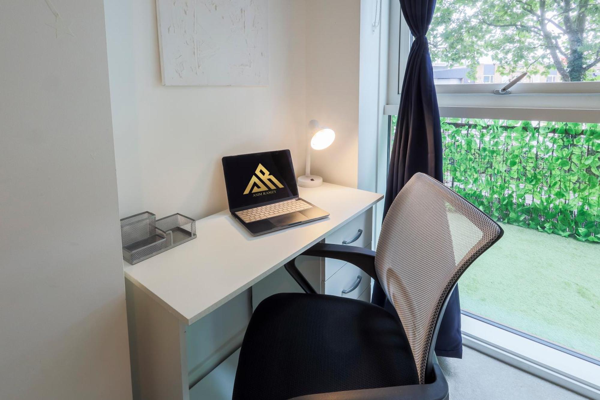 Stylish 2br By Dluxoria Short Lets & Serviced Greater With Pet Friendly, Free Wifi & Free Parking * Londra
