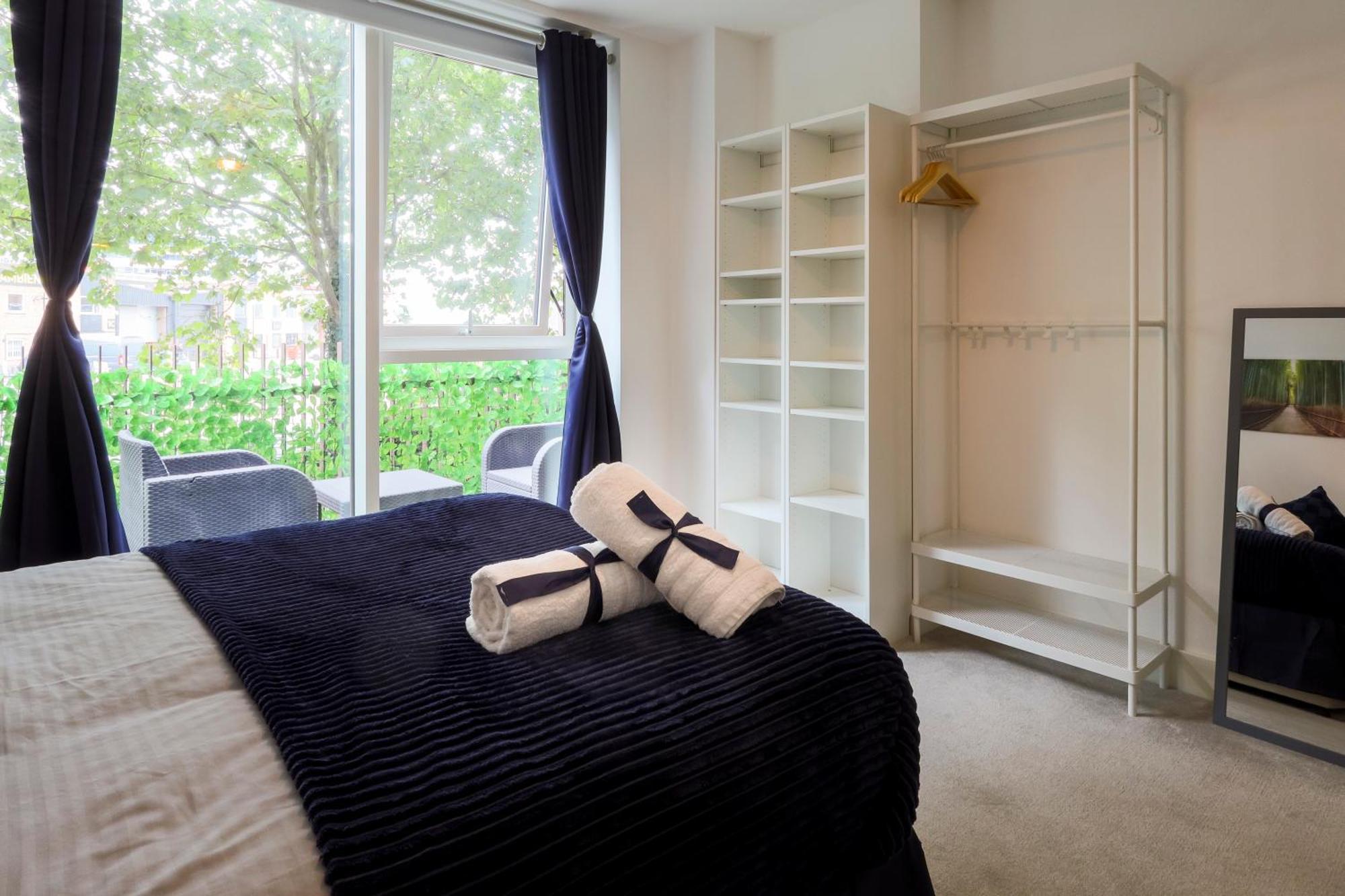 Stylish 2br By Dluxoria Short Lets & Serviced Greater With Pet Friendly, Free Wifi & Free Parking * Londra