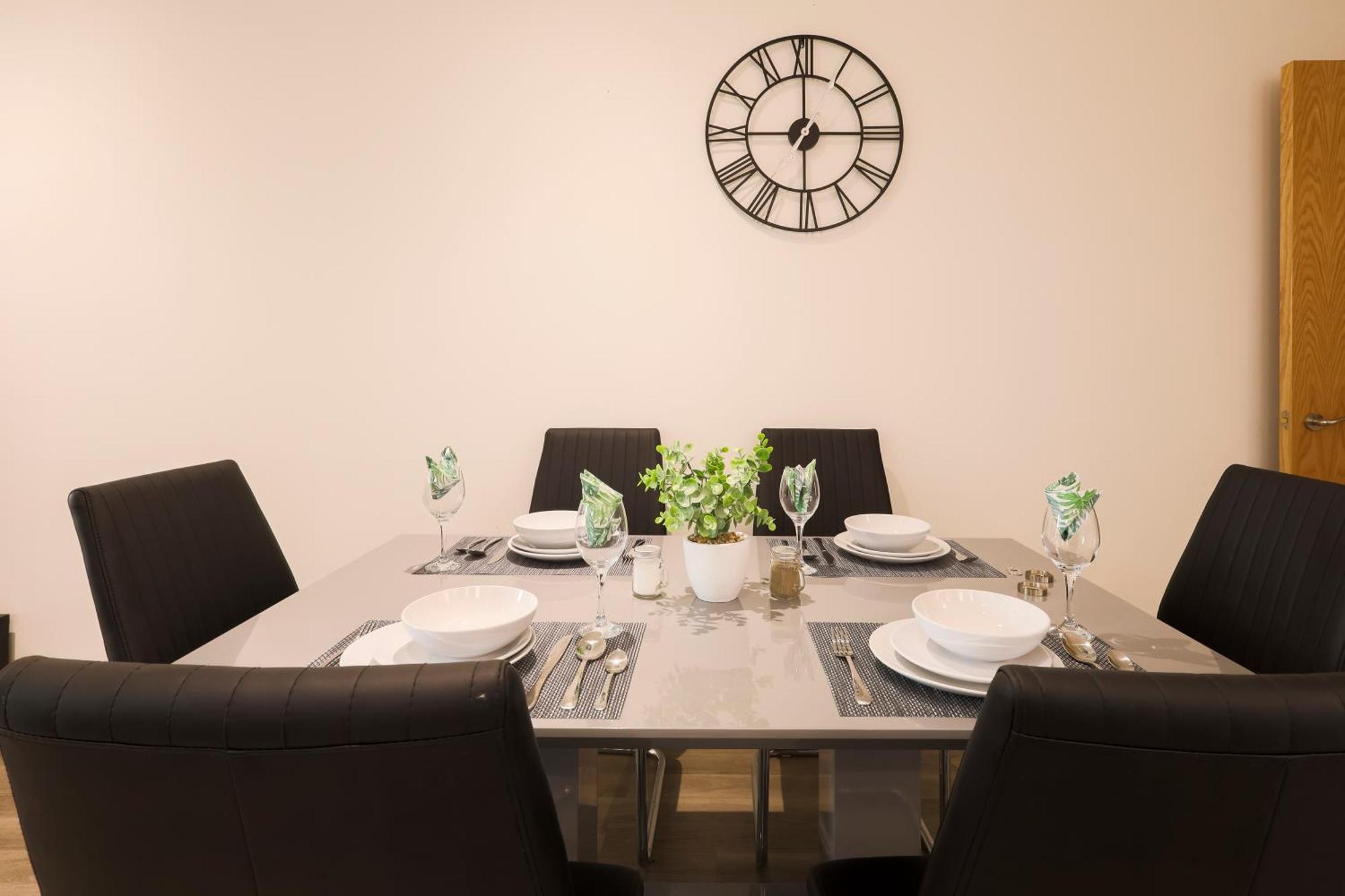 Appartamento Stylish 2br By Dluxoria Short Lets & Serviced Greater With Pet Friendly, Free Wifi & Free Parking