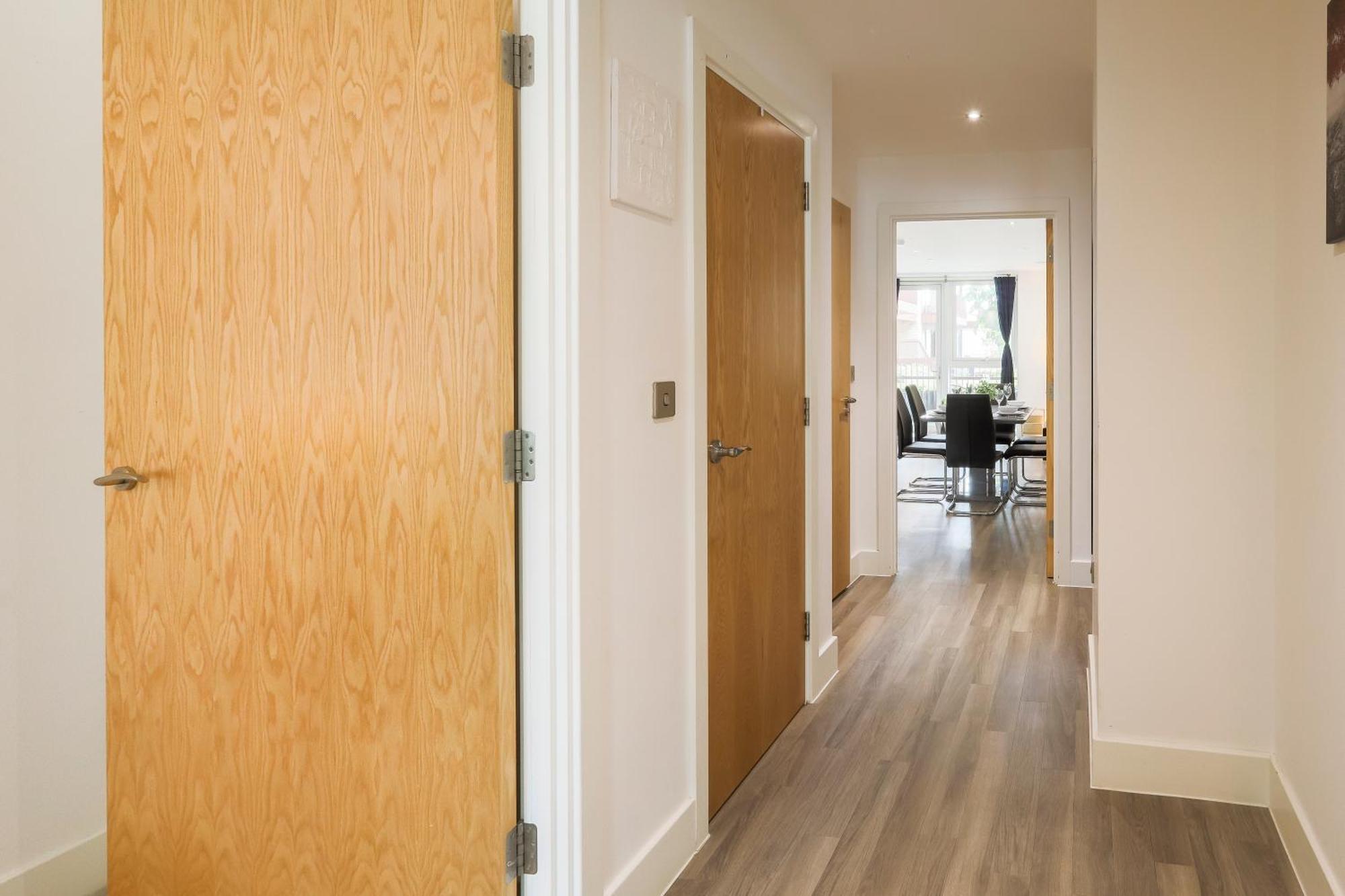 Appartamento Stylish 2br By Dluxoria Short Lets & Serviced Greater With Pet Friendly, Free Wifi & Free Parking Londra