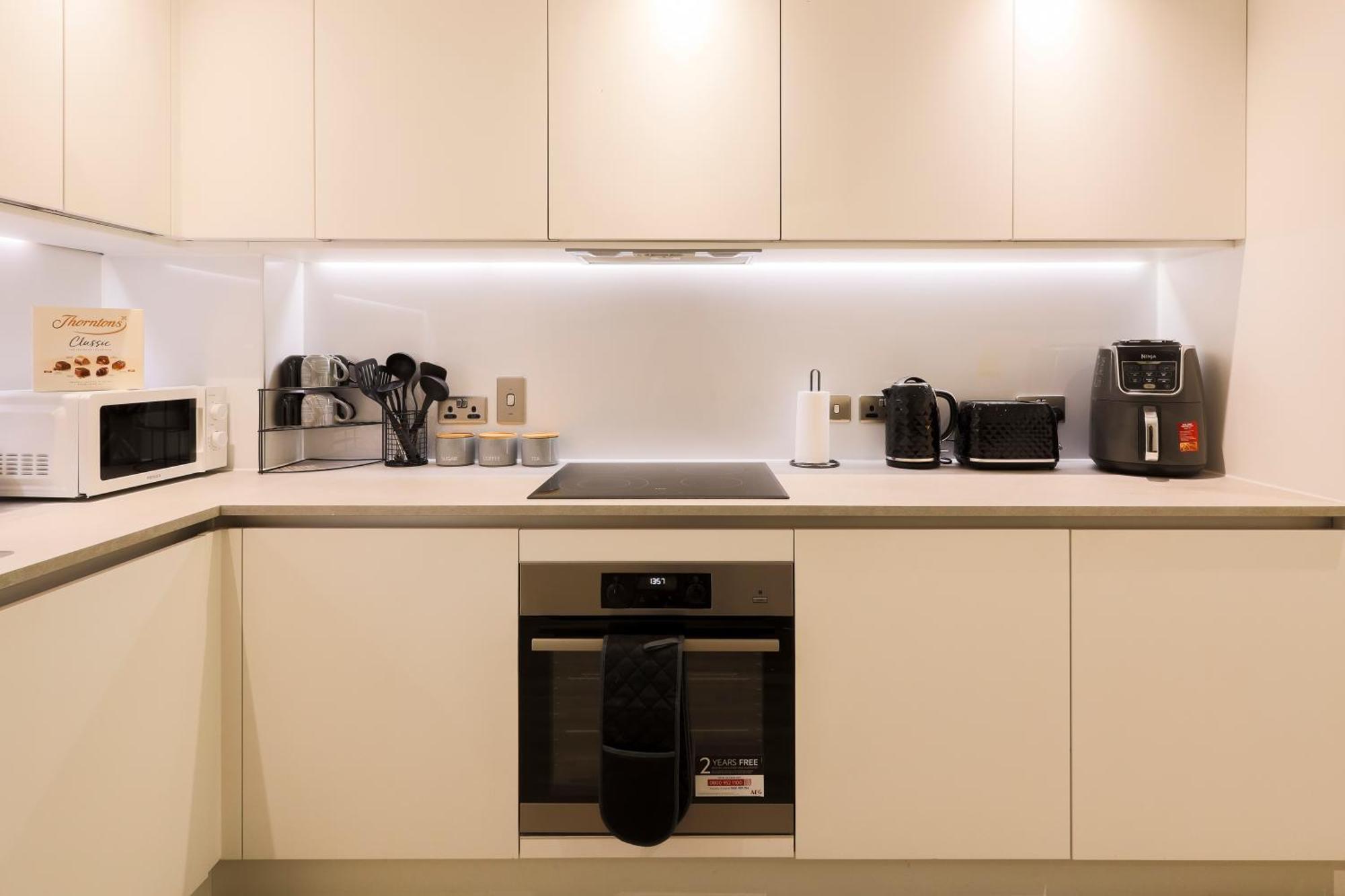 Stylish 2br By Dluxoria Short Lets & Serviced Greater With Pet Friendly, Free Wifi & Free Parking Londra