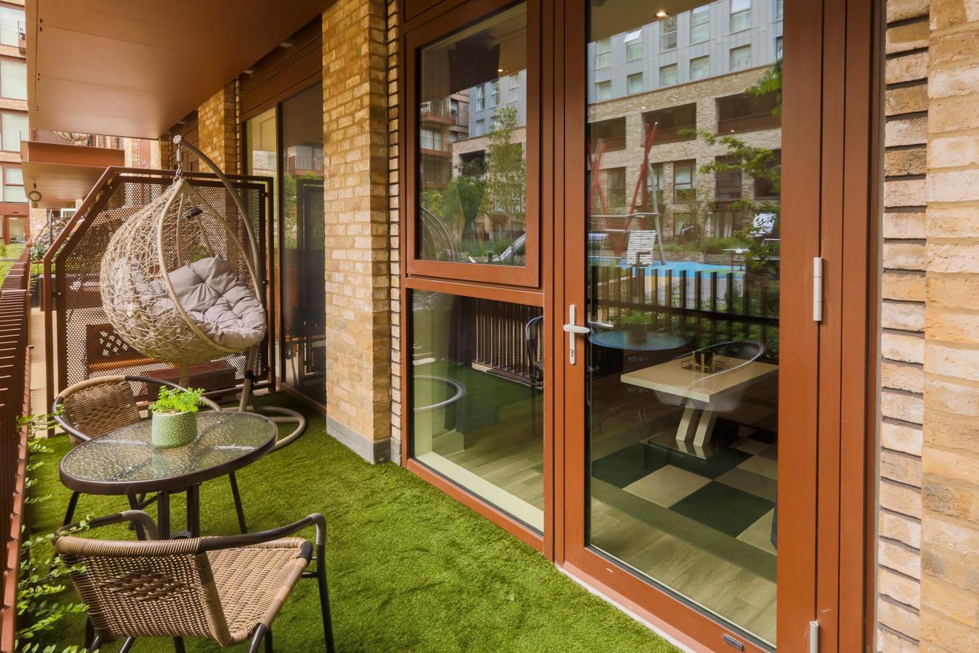 Appartamento Stylish 2br By Dluxoria Short Lets & Serviced Greater With Pet Friendly, Free Wifi & Free Parking