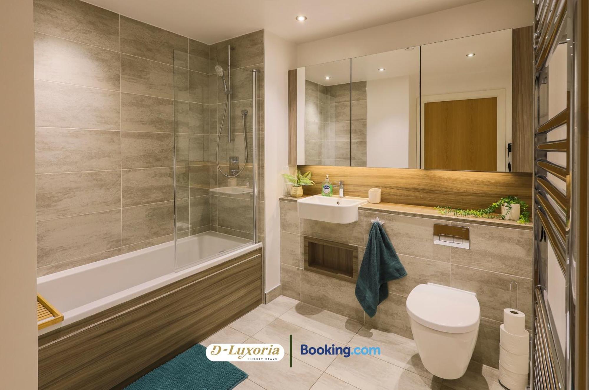 Appartamento Stylish 2br By Dluxoria Short Lets & Serviced Greater With Pet Friendly, Free Wifi & Free Parking Londra