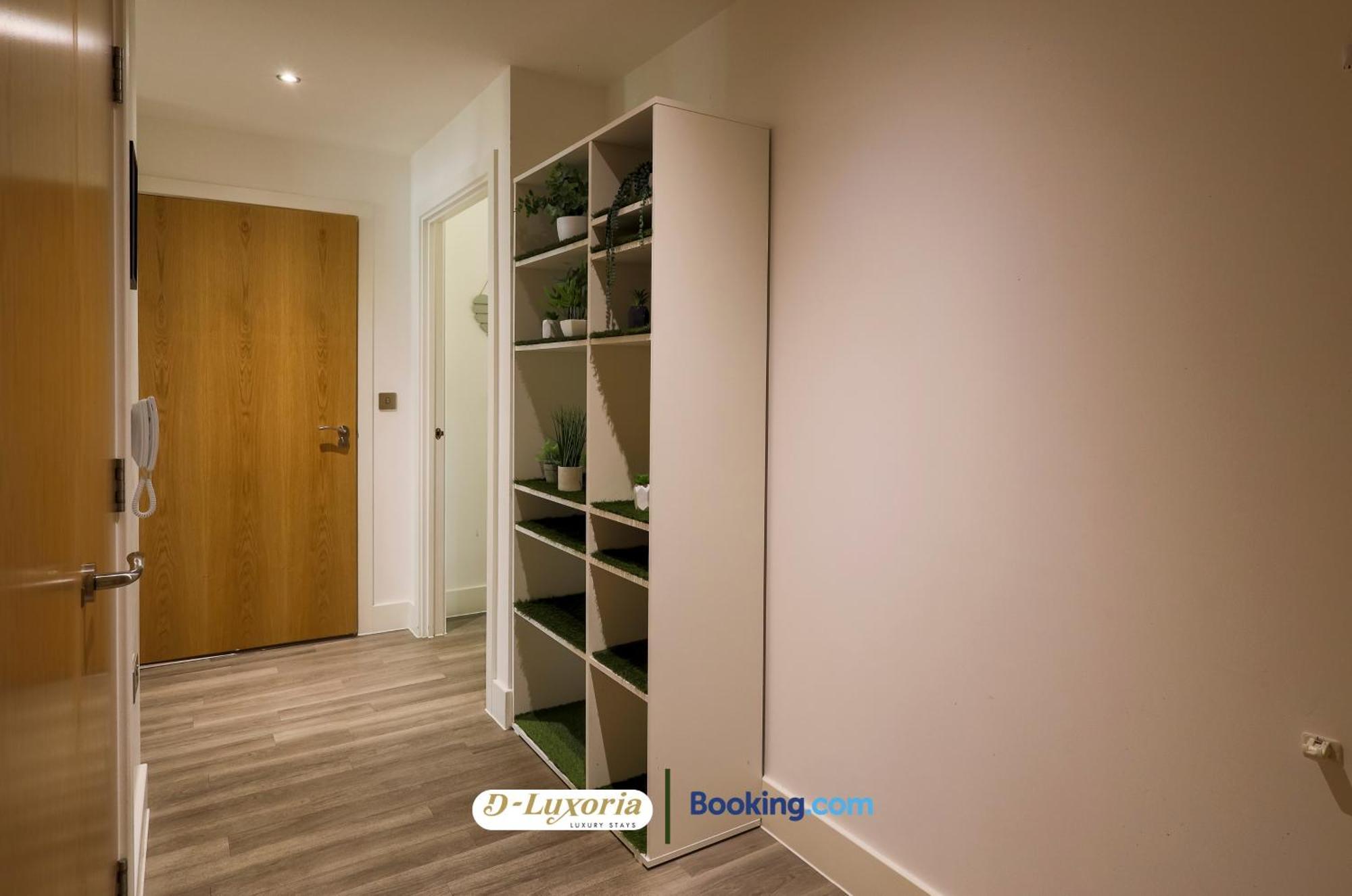 Stylish 2br By Dluxoria Short Lets & Serviced Greater With Pet Friendly, Free Wifi & Free Parking Appartamento Londra