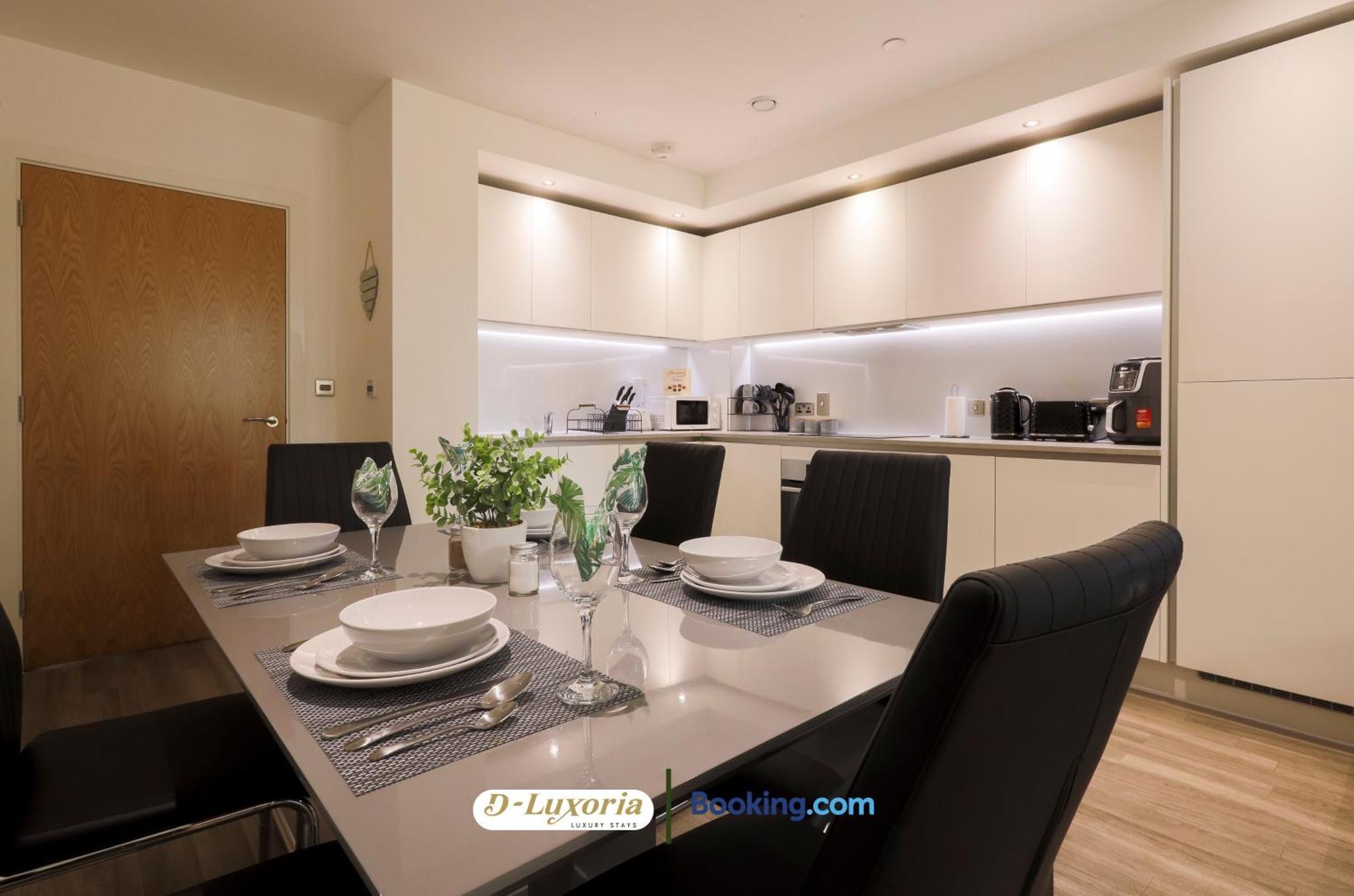Stylish 2br By Dluxoria Short Lets & Serviced Greater With Pet Friendly, Free Wifi & Free Parking * Londra