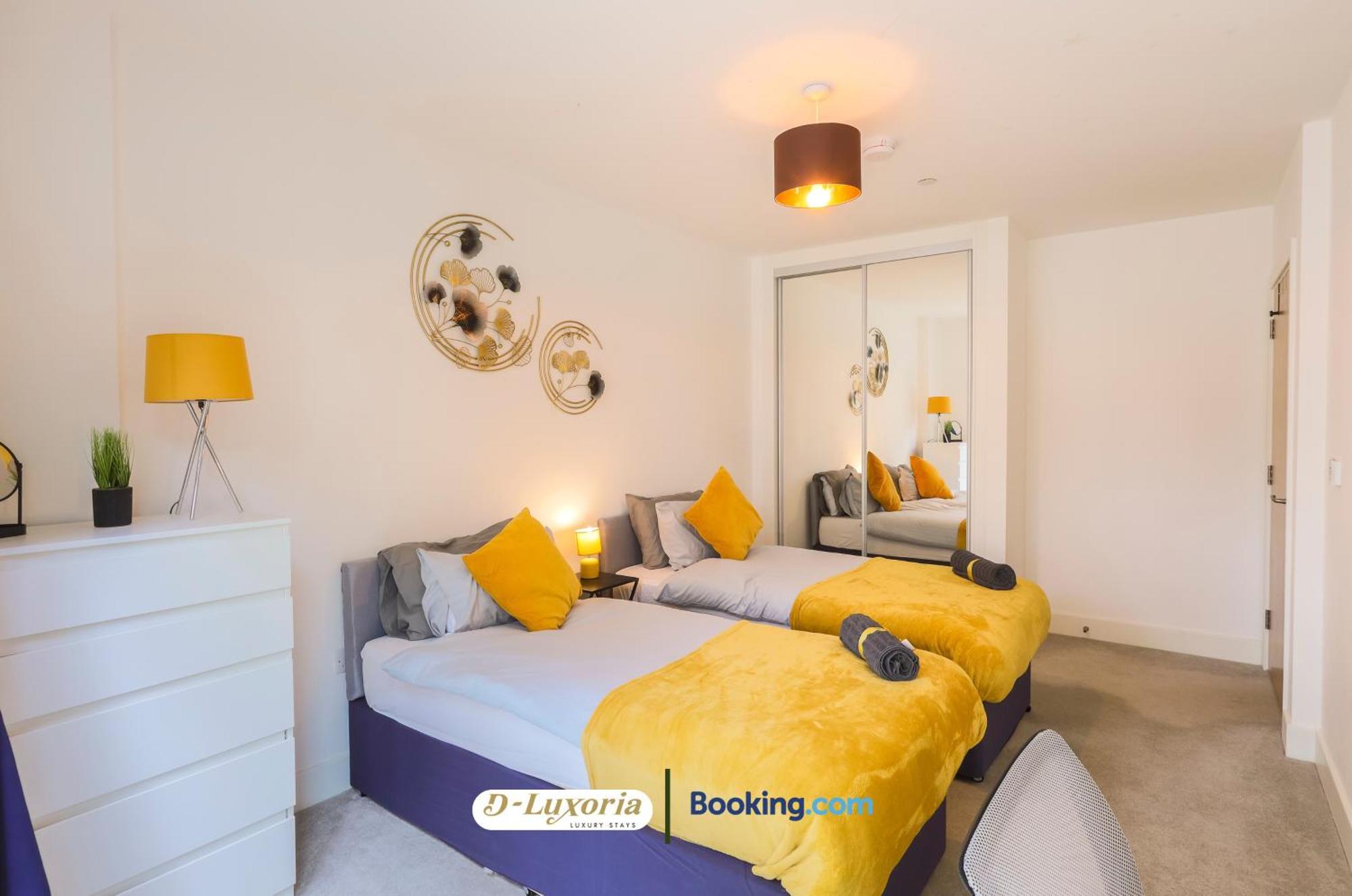 Appartamento Stylish 2br By Dluxoria Short Lets & Serviced Greater With Pet Friendly, Free Wifi & Free Parking *