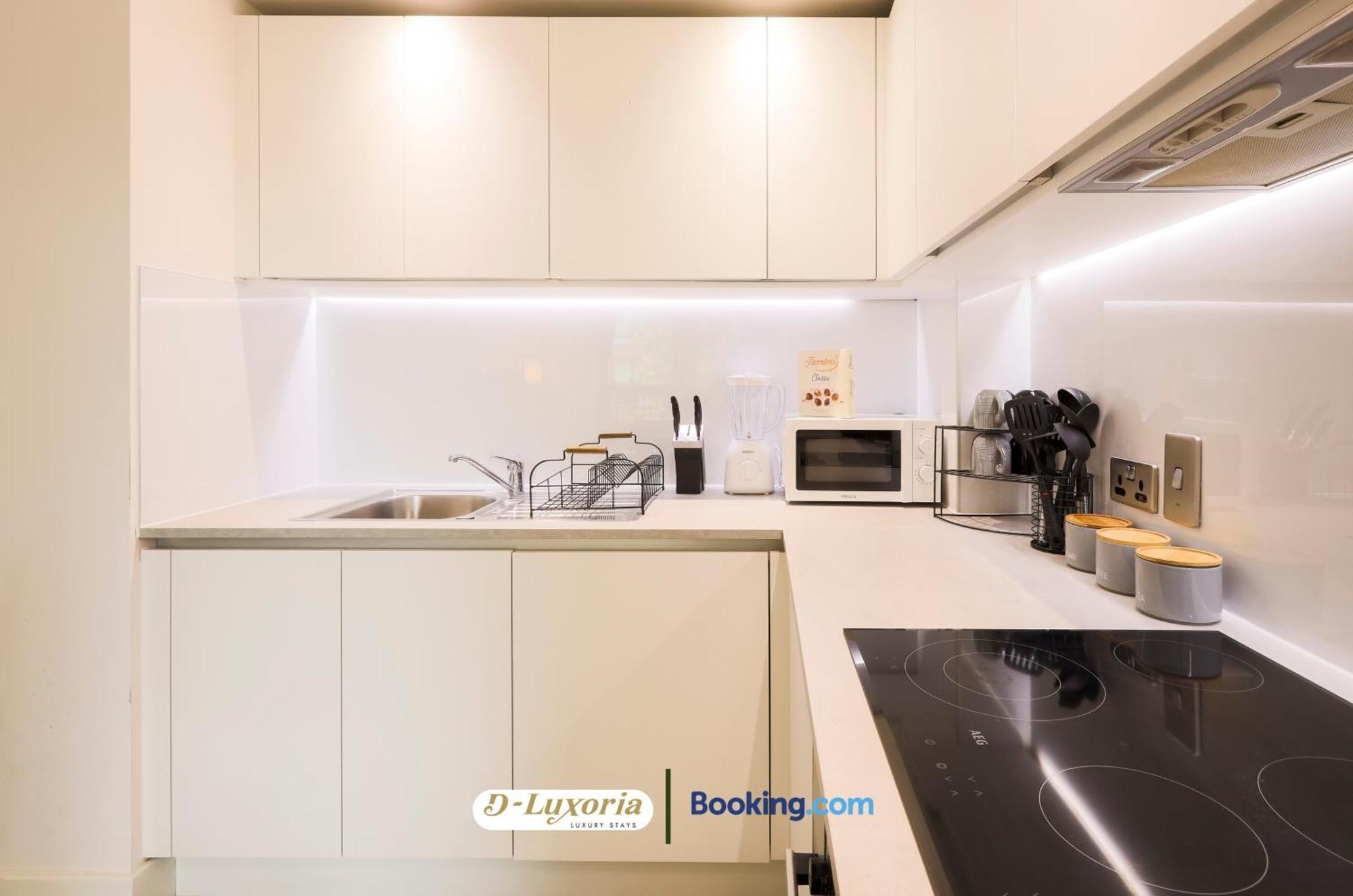 Appartamento Stylish 2br By Dluxoria Short Lets & Serviced Greater With Pet Friendly, Free Wifi & Free Parking